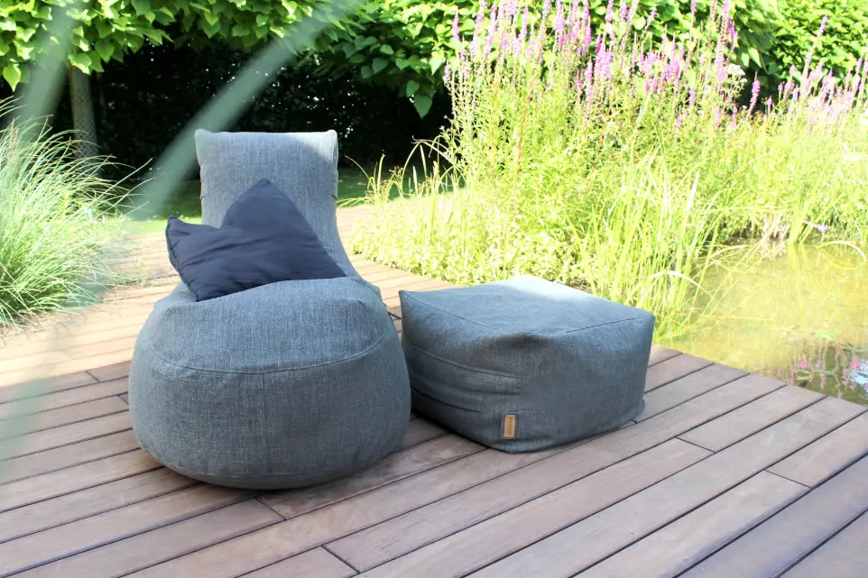 Sitzsack und Sitzkissn Sitzsack am Pool
